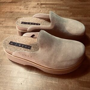 Reef Women's Suede Slip-On Shoes - Cream sz10